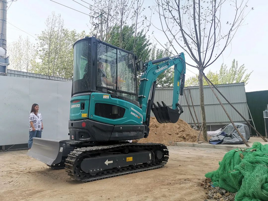 冲、冲、冲!带您感受山河智能挖掘机火热交机时刻(图2) 山河智能挖掘机提车作业_山河智能SWE25UF挖掘机_山河智能SWE215E-3H挖掘机