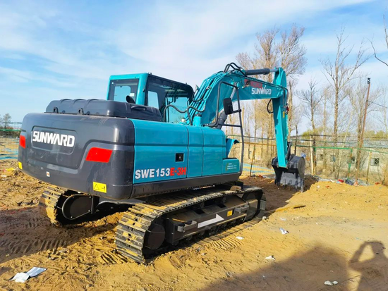 冲、冲、冲!带您感受山河智能挖掘机火热交机时刻(图6) 山河智能SWE215E-3H挖掘机_山河智能SWE25UF挖掘机_山河智能挖掘机提车作业