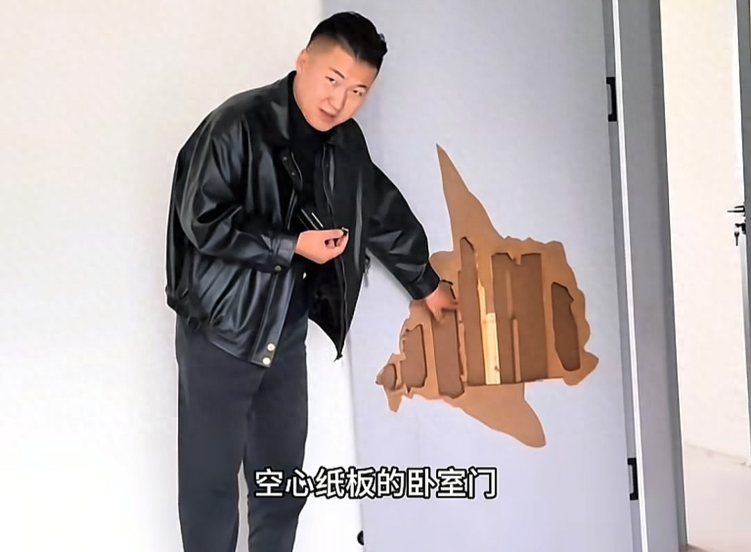 45万装修惊现“纸板门”，阜阳女子开放新房避坑打卡