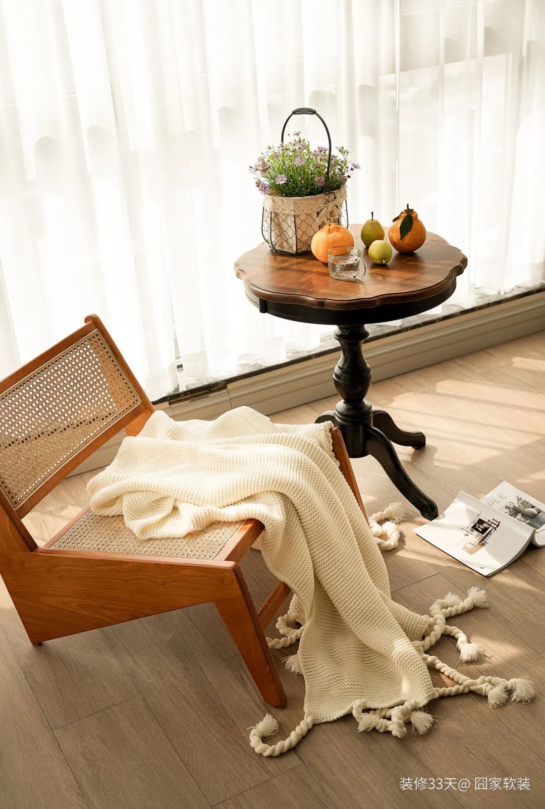 温柔色系清新复古斜顶跃层大宅(图13) 莫兰迪色系装修案例_跃层式楼梯 装修_老房改造设计