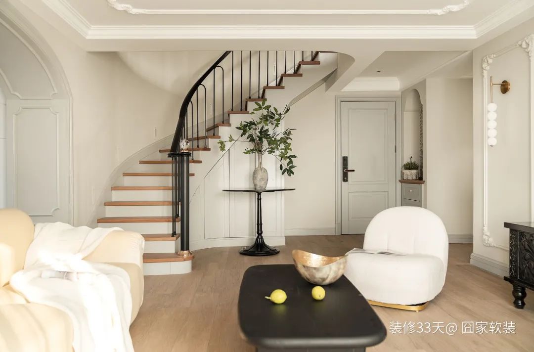 温柔色系清新复古斜顶跃层大宅(图14) 莫兰迪色系装修案例_跃层式楼梯 装修_老房改造设计