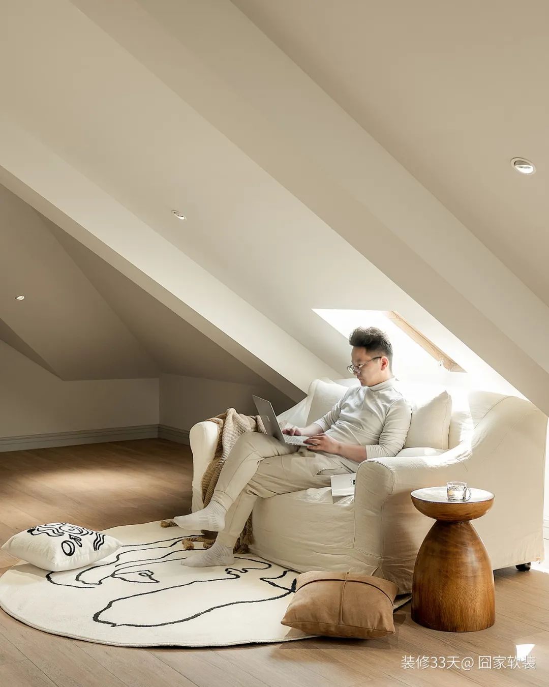 温柔色系清新复古斜顶跃层大宅(图21) 跃层式楼梯 装修_莫兰迪色系装修案例_老房改造设计