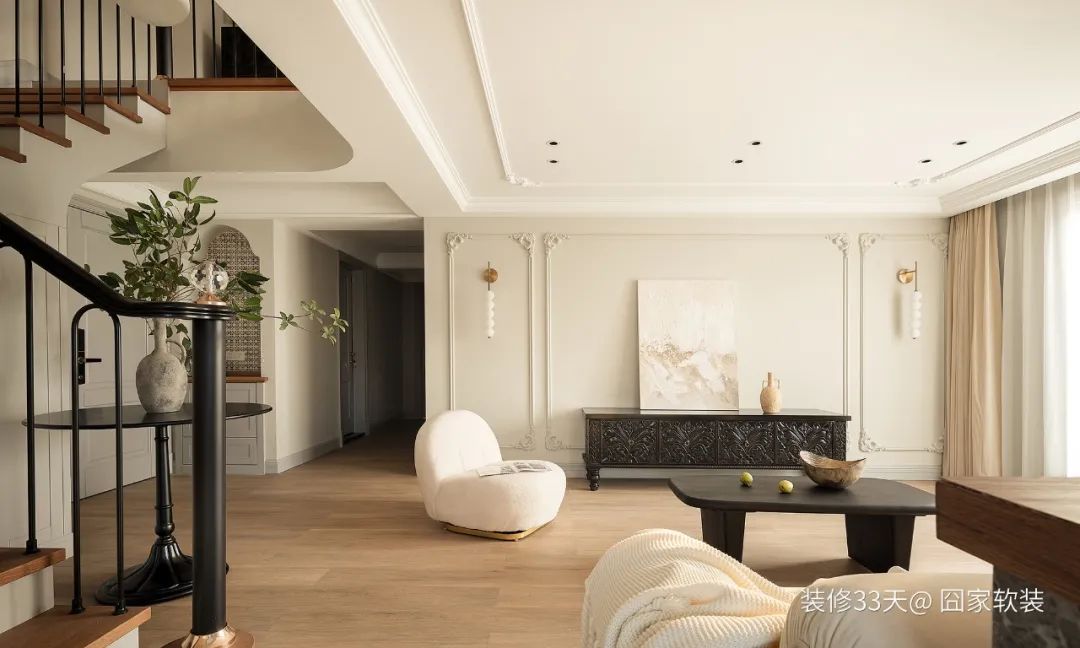 温柔色系清新复古斜顶跃层大宅(图4) 莫兰迪色系装修案例_跃层式楼梯 装修_老房改造设计