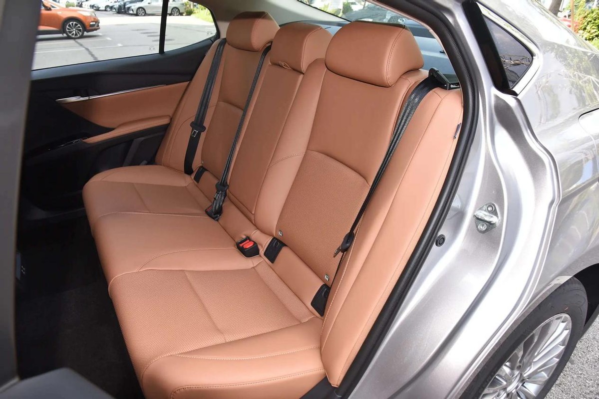 20万内中型轿车 丰田凯美瑞 别克君越_全新君越为什么大降价