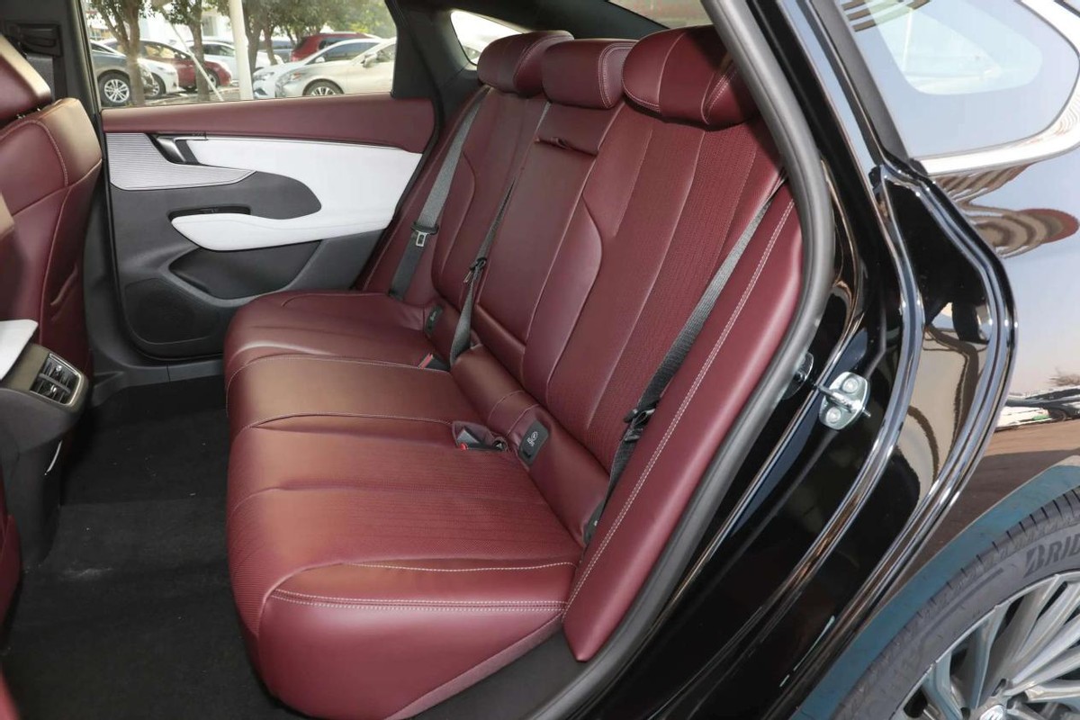 全新君越为什么大降价_20万内中型轿车 丰田凯美瑞 别克君越