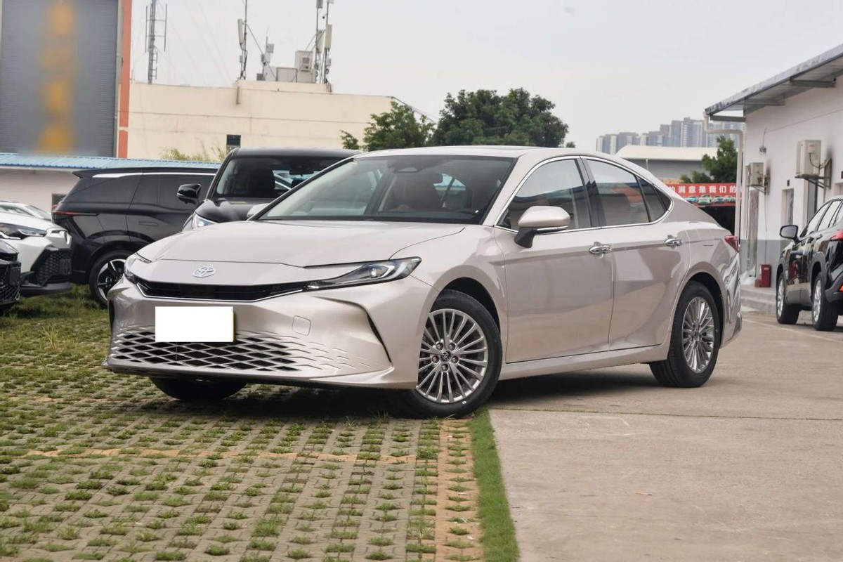 全新君越为什么大降价_20万内中型轿车 丰田凯美瑞 别克君越