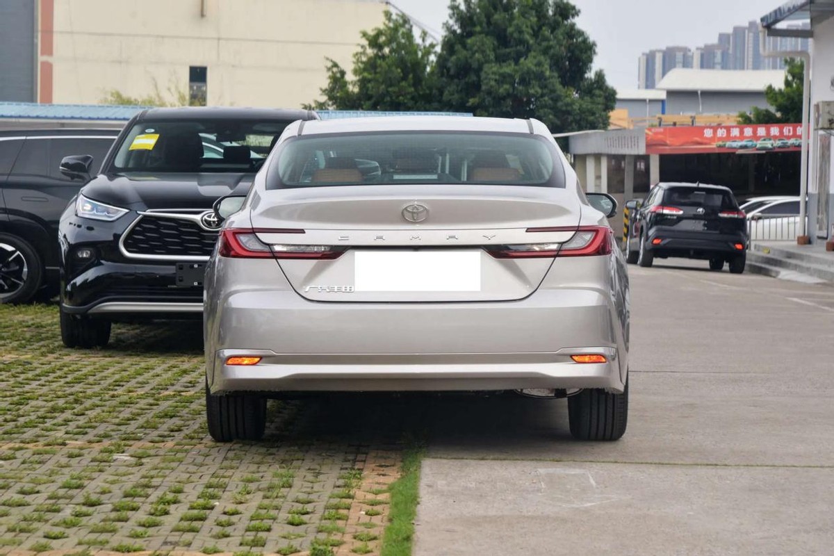 全新君越为什么大降价_20万内中型轿车 丰田凯美瑞 别克君越