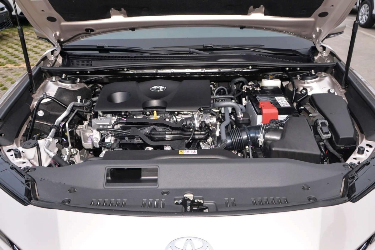 全新君越为什么大降价_20万内中型轿车 丰田凯美瑞 别克君越