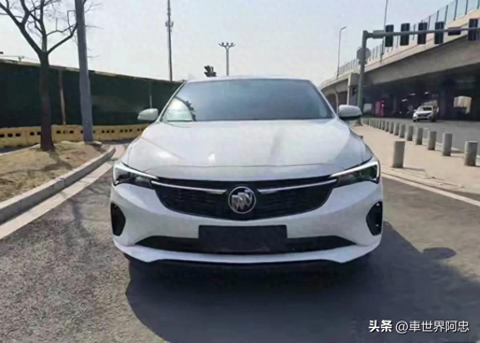 别瞎买！8月燃油轿车迎来“大跳水”，最高降幅51%，合资压力倍增