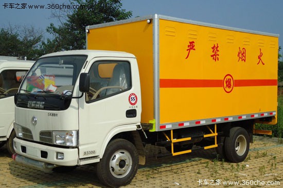 爆破器材运输车