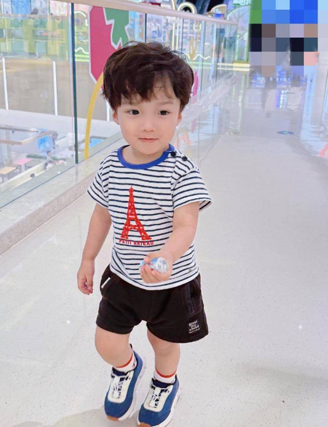 苏炳添妻子林艳芳年轻状态_苏炳添收入_苏炳添偶遇家人温馨画面