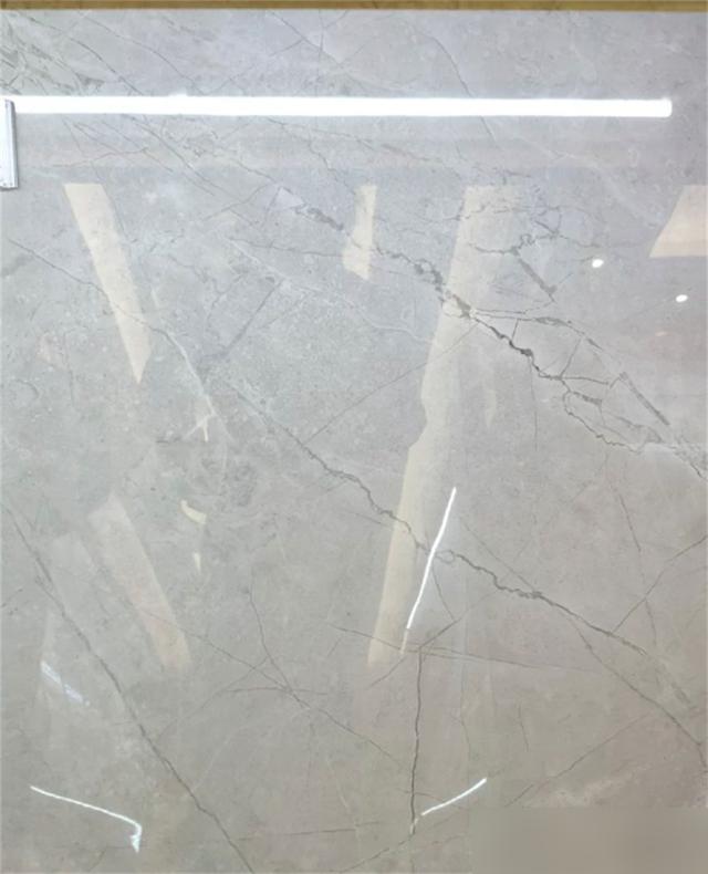 通体大理石瓷砖真的比抛釉砖更好?听内行人一讲,才发现猫腻(图3) 装修选瓷砖通体大理石瓷砖_抛釉砖优劣对比_大理石瓷砖大全