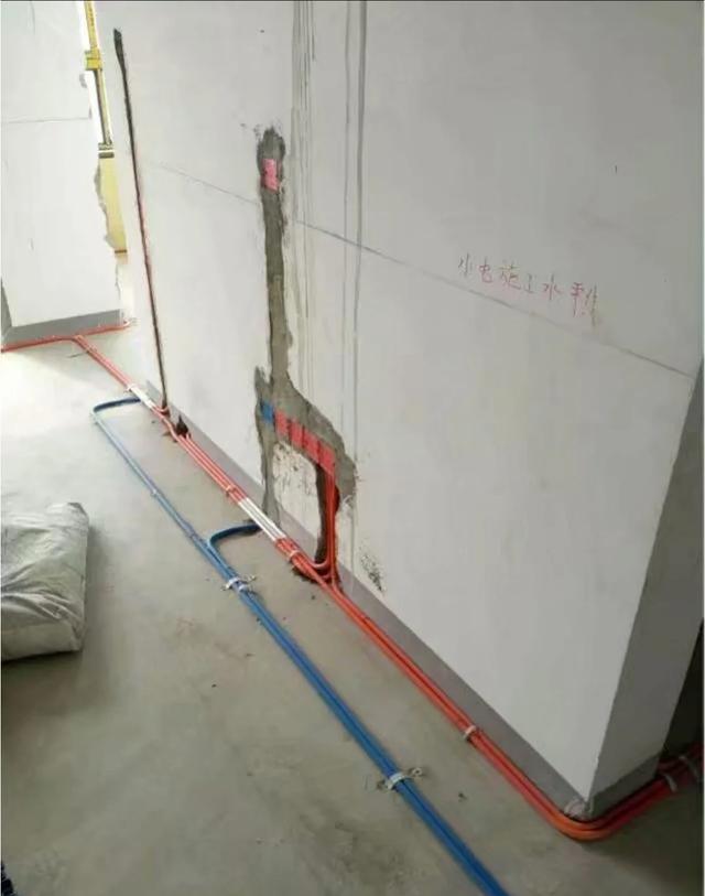 电线不要埋墙了!学上海人的做法,真是聪明又实用,太佩服了(图3) pvc扣板吊顶怎么拆_电线埋墙不后悔_吊顶布线优势