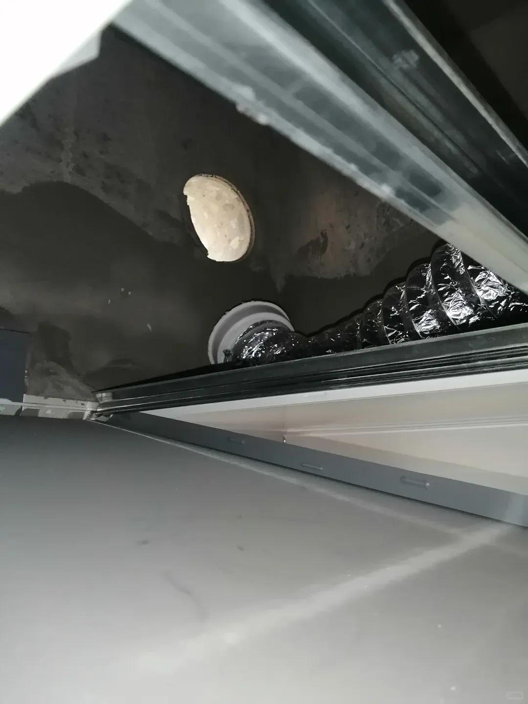 别大意!有人家里的卫生间被“入侵”了,吊顶上面让人大呼意外(图14) 集成吊顶安装止逆阀_卫生间噪音异响解决方法_pvc扣板吊顶怎么拆