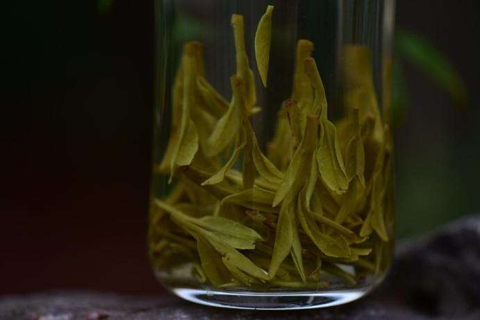 喝不起的明前茶,上不了IPO的茶企(图6) 茶农收入难以保障_龙井茶茶叶价钱如何_福鼎白茶明前茶价格波动