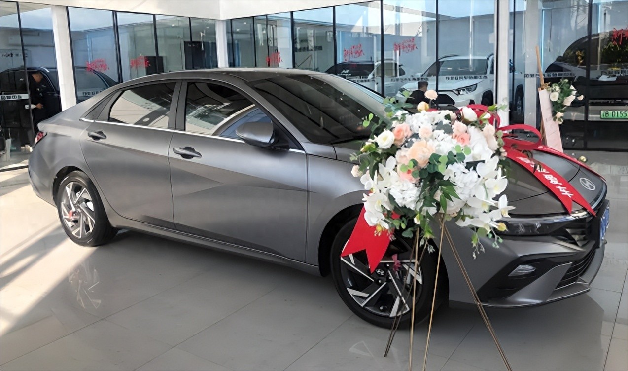 提车当天被4S店推销懵了？这5个项目90%是智商税！老司机教你避坑