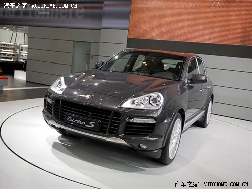 跑车风格SUV!实拍保时捷卡宴Turbo S(图2) 汽车之家