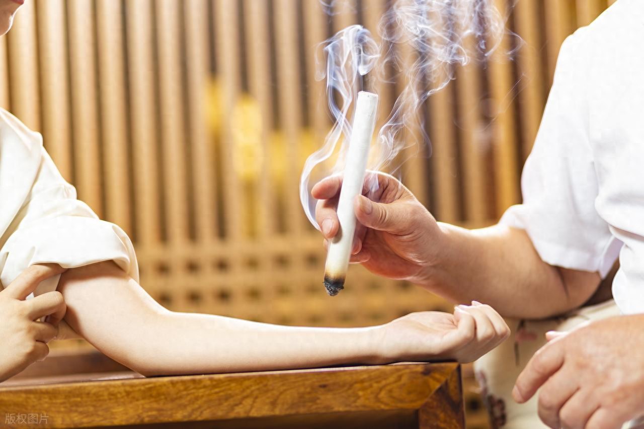 艾灸烫伤怎么办？老中医教你3个“急救方法”，避免留疤感染