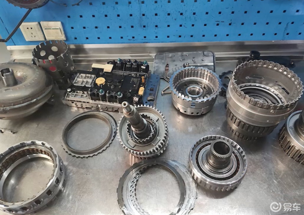 自动变速箱打滑征兆_离合器片打滑要大修_变速箱高温报警原因