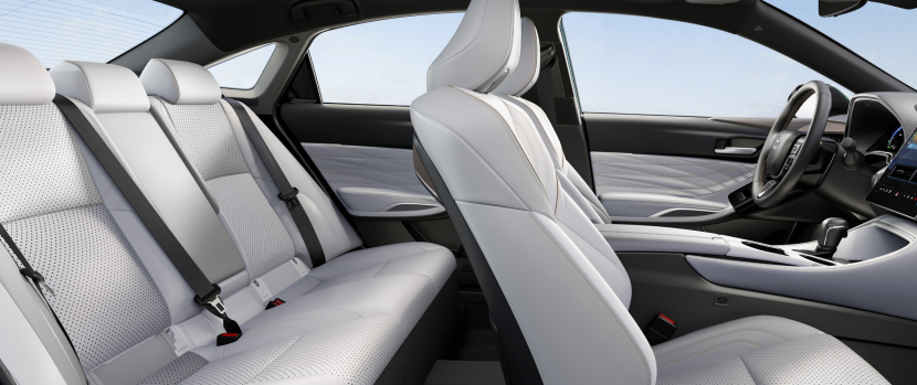 丰田亚洲龙 VS 本田雅阁:谁才是更值得买的家用中级车?(图6) B级车空间舒适性对比_丰田单人汽车_丰田亚洲龙VS本田雅阁