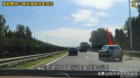 高速公路变道加塞预判防御技巧,这辆SUV风险点在这里,不可不知(图2) 左车变道遭右车两次加速_预防加塞驾驶策略_高速公路跟车变道技巧