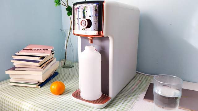 一键冲奶,不用安装的台式即热净饮机(图2) 沸腾胆饮水机怎么使用_宜盾普台式即热净饮一体机_反渗透净水器母婴直饮