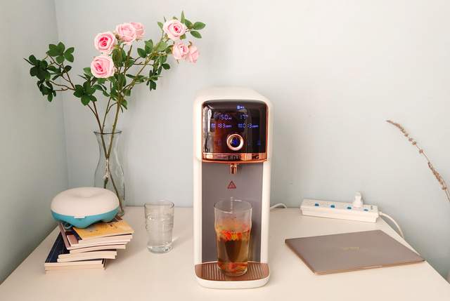 一键冲奶,不用安装的台式即热净饮机(图11) 沸腾胆饮水机怎么使用_宜盾普台式即热净饮一体机_反渗透净水器母婴直饮