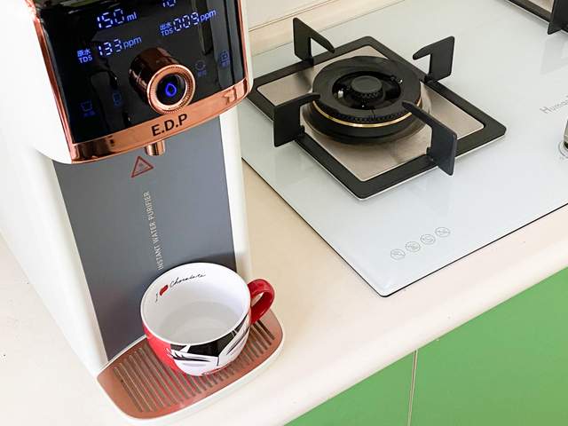 一键冲奶,不用安装的台式即热净饮机(图24) 反渗透净水器母婴直饮_沸腾胆饮水机怎么使用_宜盾普台式即热净饮一体机