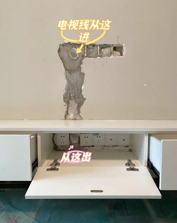 一切没有实用价值的电视墙,请不要再做了(图16) 悬浮电视柜安装_客厅电视瓷砖背景墙效果图2025_电视墙设计