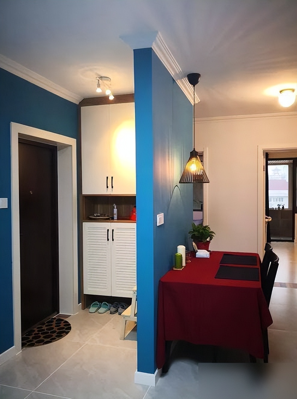 87㎡婚房,老婆坚持给门口设堵墙!入住才知实用,全屋温馨极了(图12) 普通小夫妻装修_客厅电视瓷砖背景墙效果图2025_门口砌墙解决入户尴尬