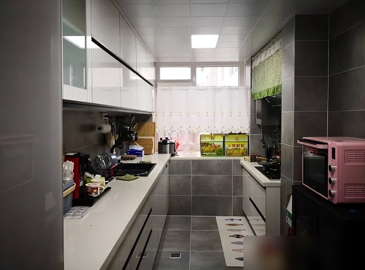 87㎡婚房,老婆坚持给门口设堵墙!入住才知实用,全屋温馨极了(图17) 普通小夫妻装修_客厅电视瓷砖背景墙效果图2025_门口砌墙解决入户尴尬