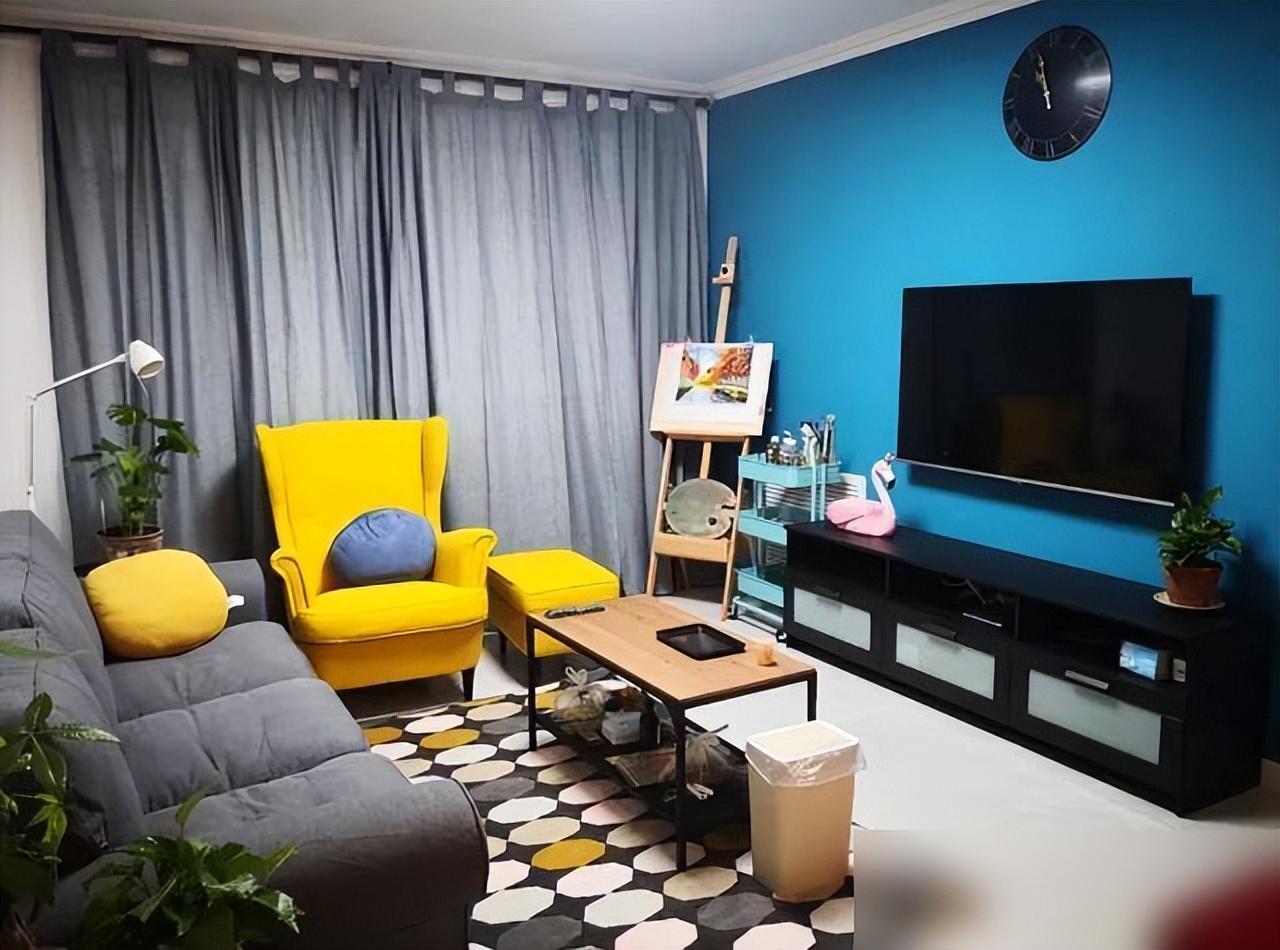 87㎡婚房,老婆坚持给门口设堵墙!入住才知实用,全屋温馨极了(图18) 门口砌墙解决入户尴尬_普通小夫妻装修_客厅电视瓷砖背景墙效果图2025