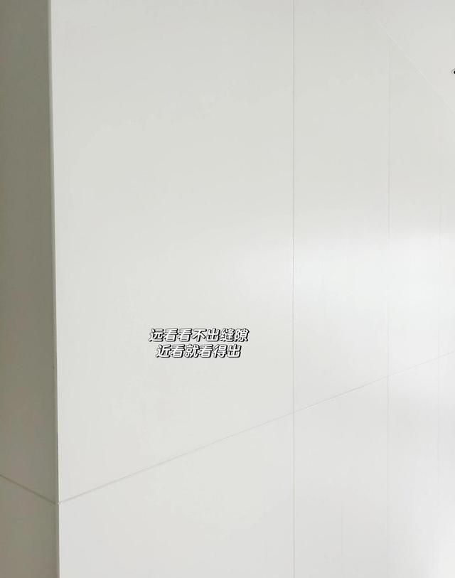 不听劝坚持全屋瓷砖上墙,高级美观好打理,住10年干净如新,真香(图5) 恒温脚感瓷砖_发热抗菌瓷砖_客厅电视瓷砖背景墙效果图2025