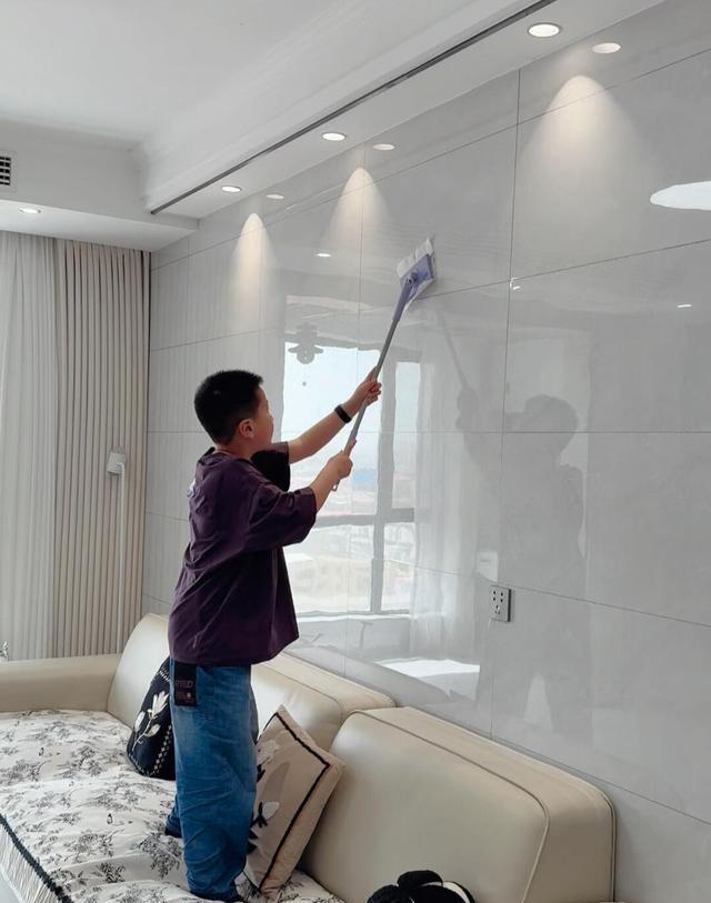 不听劝坚持全屋瓷砖上墙,高级美观好打理,住10年干净如新,真香(图6) 恒温脚感瓷砖_客厅电视瓷砖背景墙效果图2025_发热抗菌瓷砖