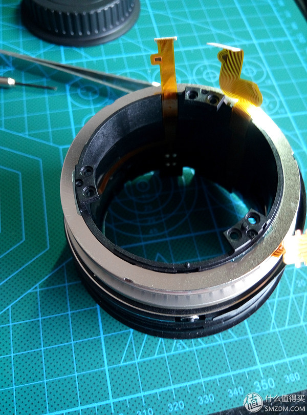 对焦马达维修过程_佳能相机广州维修中心_佳能镜头排线更换教程