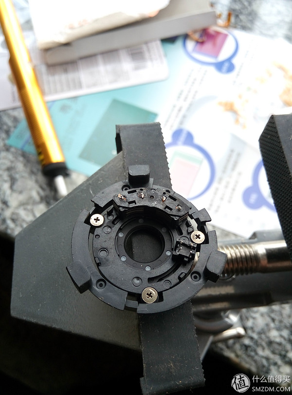 佳能相机广州维修中心_对焦马达维修过程_佳能镜头排线更换教程