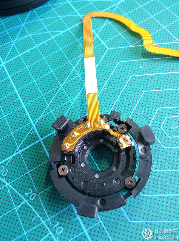 佳能相机广州维修中心_对焦马达维修过程_佳能镜头排线更换教程