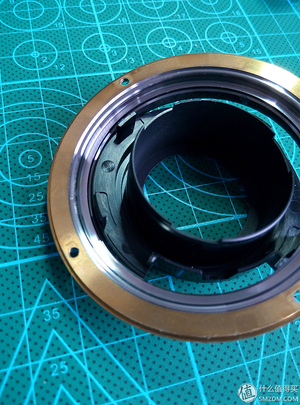 佳能镜头排线更换教程_佳能相机广州维修中心_对焦马达维修过程