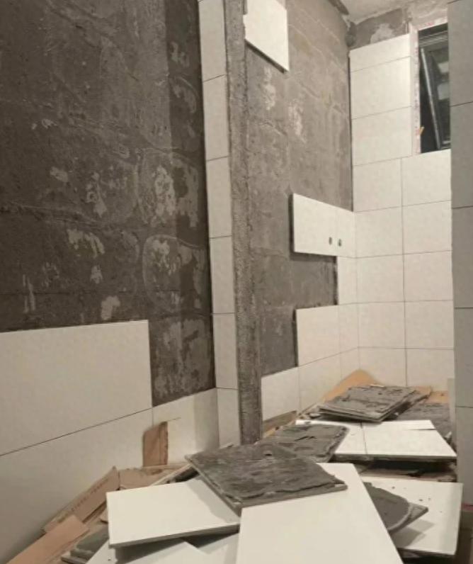 大板瓷砖上墙，99%的人都贴错了！听我一句，别给自己埋雷