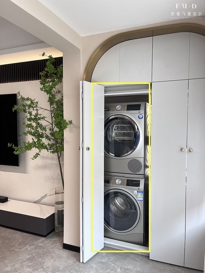 若是客厅阳台打通了,洗衣机我一定要藏起来,这3个方案不会出错(图8) 滚筒洗衣机装修效果图_客厅阳台打通利弊_阳台洗衣机隐形方案