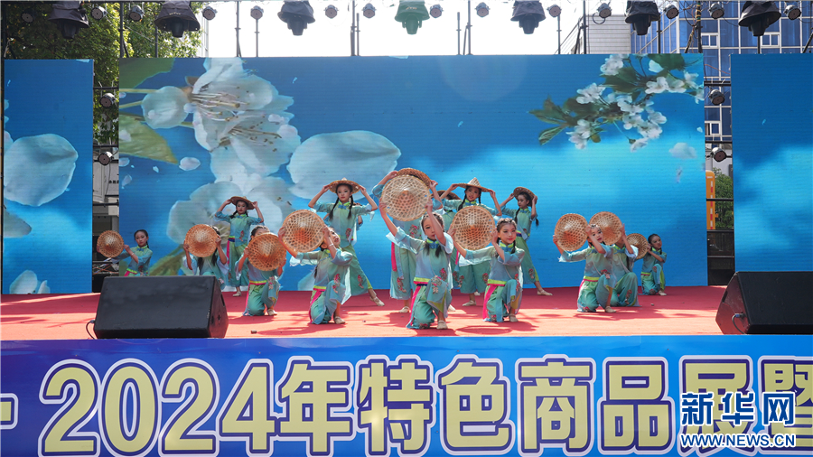 丽江特色美食小吃_永胜五一美食文化节_永胜特色商品展