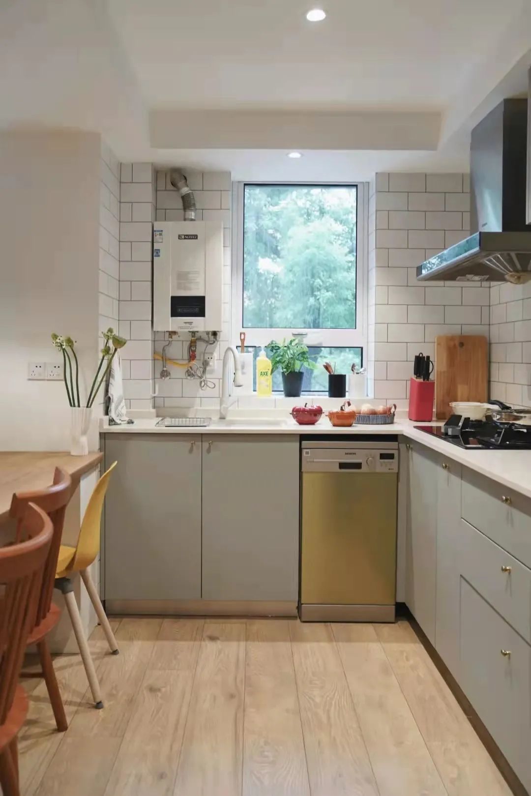 大几千的美缝也翻车?过来人告诉你不可忽视的细节(图8) 美缝剂种类选择攻略_瓷砖美缝避坑指南_金色瓷砖美缝剂效果图