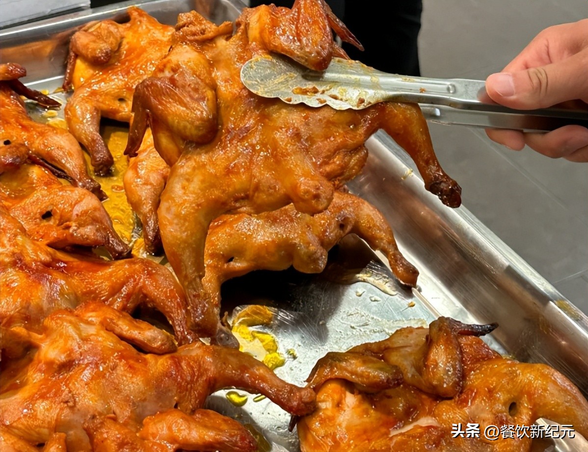 一只活鸡150,为啥卤鸡只卖30?揭秘超市不敢告诉你的4大真相(图5) 冷冻去骨土鸡爪价格_超市卤鸡价格真相_白羽肉鸡与土鸡成本差异