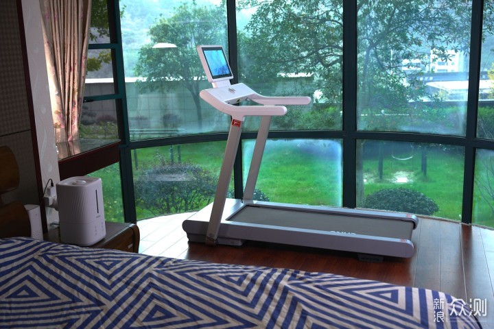 赤兔Air:居家跑步追剧,迈腿养成习惯!(图2) 赤兔Air:居家跑步追剧,迈腿养成习惯!_新浪众测