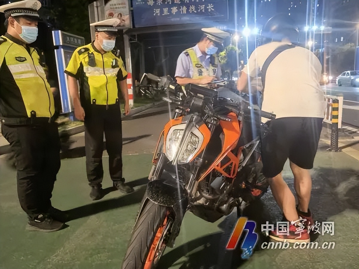 非法改装、深夜“炸街” 交警怒怼扰民摩托车手(图3) 深夜改装车炸街扰民事件_北仑二手摩托车跑车交易市场_北仑交警夜查摩托车团队