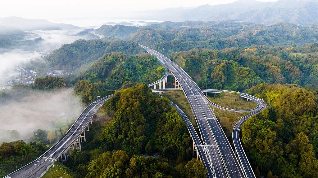 武汉、成都、长沙部分高速停止收费,但别高兴得太早(图2) 上海高速公路收费用标准_高速公路收费期满停止收费_中西部高速免费后拥堵养护问题