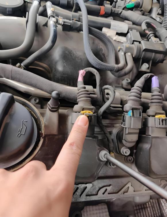 车子突然间打不着火? 车主自查10大原因,避开维修店漫天要价指南(图3) 北方汽车维修技术论坛_电瓶亏电故障排查_车子打不着火原因