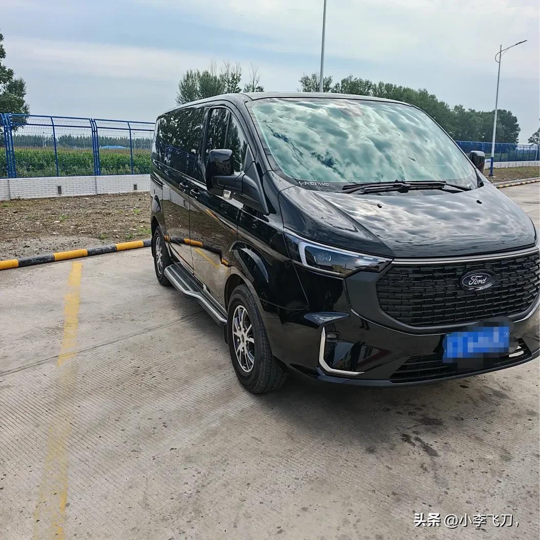 深度体验24款新全顺V362,优缺点全剖析(图2) 新全顺V362空间宽敞灵活_新全顺V362外观设计_福特全顺四驱手动轻客车