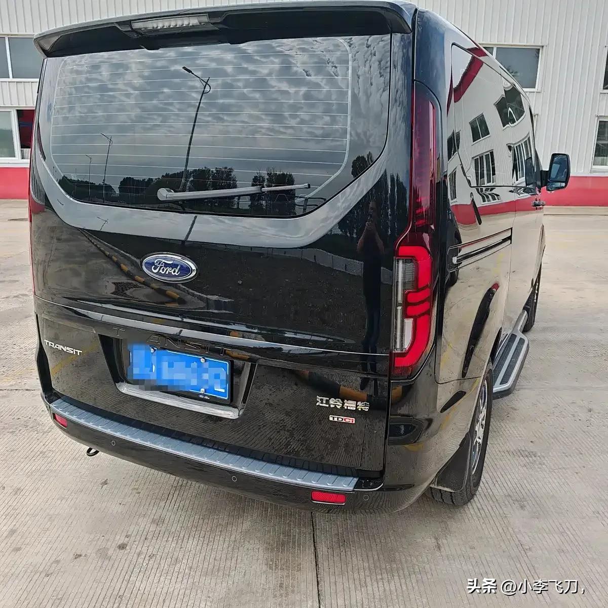 深度体验24款新全顺V362,优缺点全剖析(图3) 新全顺V362空间宽敞灵活_福特全顺四驱手动轻客车_新全顺V362外观设计