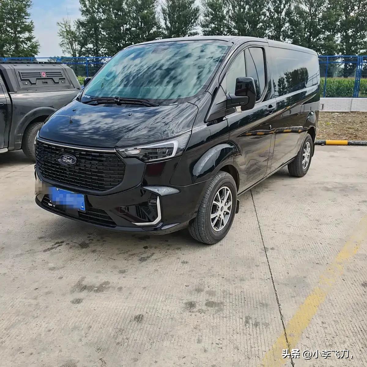 深度体验24款新全顺V362,优缺点全剖析(图5) 福特全顺四驱手动轻客车_新全顺V362外观设计_新全顺V362空间宽敞灵活